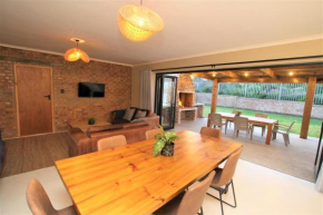 Modern home - walk to the beach (no load shedding)